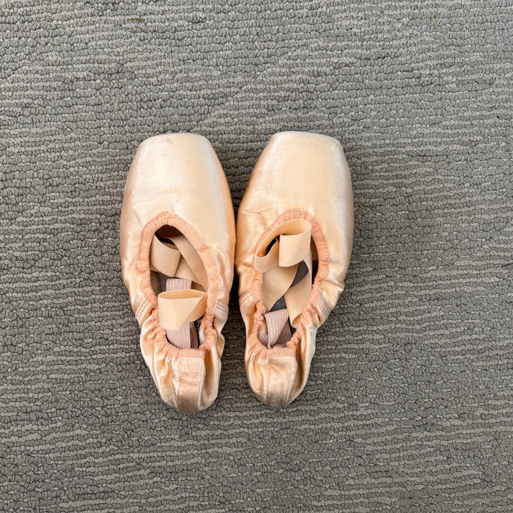 Used pointe shoes
